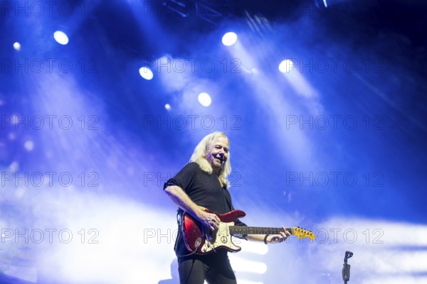 Bernd Römer, guitarist from Karat live on 50 years of KARAT tour in Berlin's Max-Schmeling-Halle on 19.12.2025