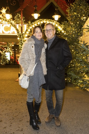 Gerit Kling with man Wolfram Becker at the premiere of the 21st Original Roncalli Christmas Circus in Berlin's Tempodrom on 19.12.2025