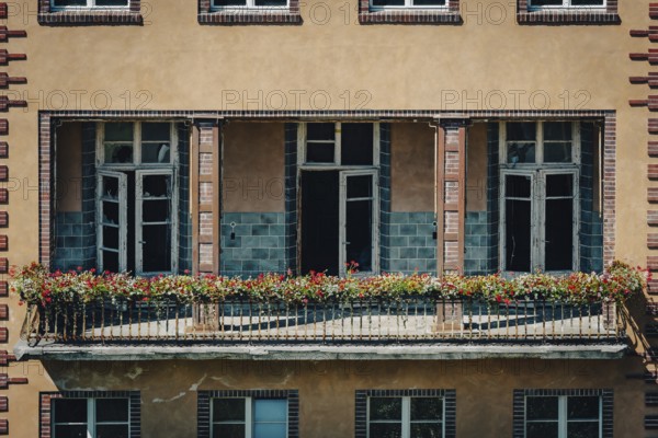Façade with balcony and flower boxes, Lost Place, Heilstätten Beelitz, Brandenburg
