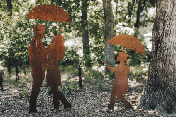 Corten steel sculptures, couple with child
