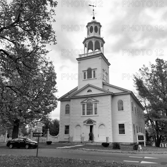 First Congregational Church of Bennington, historic church, multi-level bell tower, Palladian windows, colonial church architecture, monochrome, Old Bennington, Vermont, New England, USA