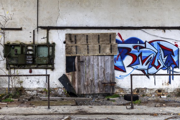 Old wall with gravity and power box, dilapidated plant of a former agricultural production cooperative of the former GDR, LPG, Lost Place, Müggenburg, Fischland-Darß-Zingst, Western Pomerania Lagoon Area National Park, Mecklenburg-Western Pomerania, Germany