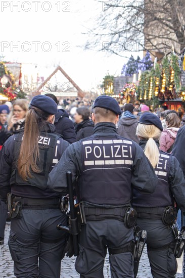 Three police officers are patrolling the Stuttgart 2025 Christmas market. Their presence ensures safety and ensures that visitors can enjoy a carefree celebration