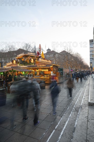 Königstraße with Stuttgart 2025 Christmas Market on Schlossplatz with festive lights, a Christmas pyramid, mulled wine, traditional delicacies and artisan stalls. Magical light installations and lively atmosphere