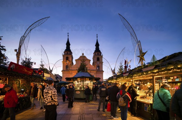 Protestant city church, angel figure, angel motif, people, visitors, baroque Christmas market, blue hour, dusk, Ludwigsburg, Baden-Württemberg, Germany