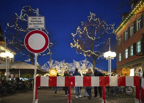 Barrier, security, safety concept, barrier, passage ban, Christmas decoration, baroque Christmas market, Ludwigsburg, Baden-Württemberg, Germany