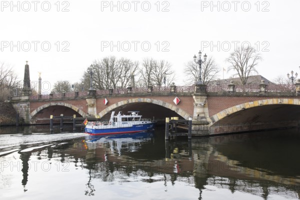 A water protection police ship sails under the Luther Bridge near Bellevue Palace on the Spree in Berlin on 30.11.2025