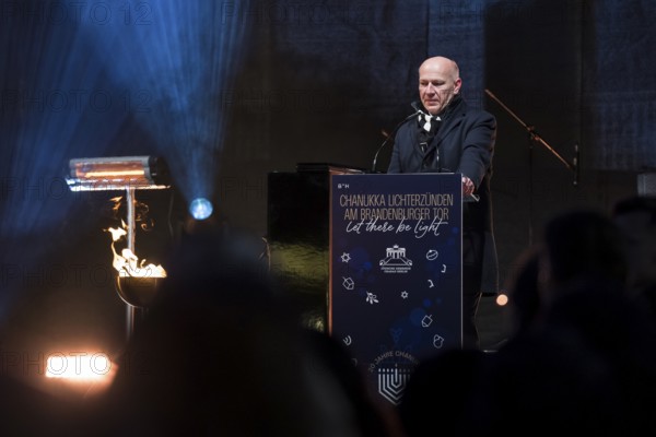 Kai Wegner (Governing Mayor of Berlin) speaks at the lighting of lights to mark 20 years of Hanukkah in front of the Brandenburg Gate, Berlin, 17 December 2025