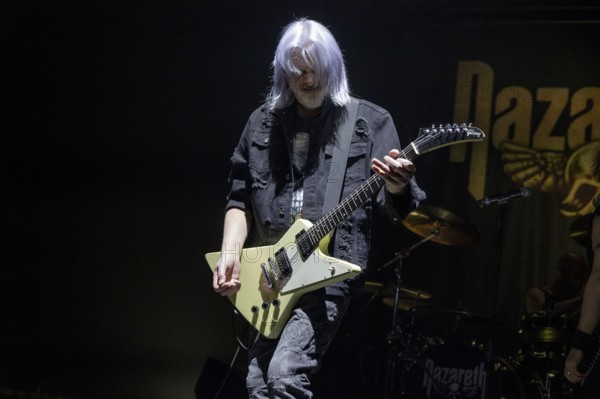 Jimmy Murrison, guitarist, NAZARETH, hard rock band, UK, Bending The Rules 2025 tour, live, 17.12.2025, Uber Eats Music Hall, Berlin, Germany < english> NAZARETH, hard rock band, UK, Bending The Rules 2025 tour, live, December 17th, 2025, Uber Eats Music Hall, Berlin, Germany