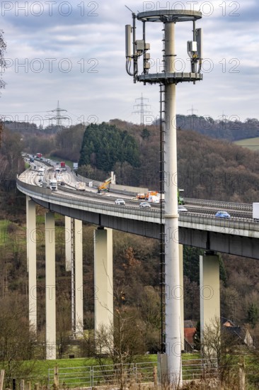 The Wiehl Valley Bridge, A4 motorway, the motorway bridge is considered extremely dilapidated, there is massive damage to the road plate and the main structure of the bridge, repair work below the bridge, traffic only rolls in one lane in each direction, trucks are still allowed to drive there with a maximum of 44 t and must keep a minimum distance of 50 meters, there is a risk of full closure, the bridge is 700 meters long, built in 1970, in Bergische Land, near Weiershagen, belongs to the city of Wiehl, North Rhine-Westphalia, Germany
