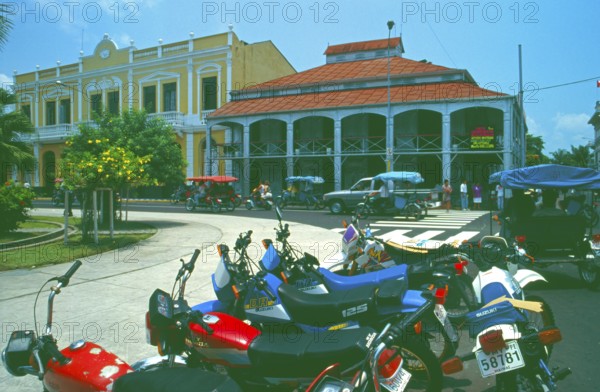 Motorbikes, iron house built by Gustav Eiffel in the center of Iquitos on the Amazon, Peru, South America, September 1997, vintage, retro, old, historic