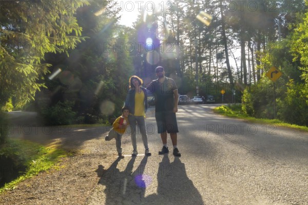 Happy family posing on a sunny day in tofino, vancouver island, british columbia, canada, enjoying the natural beauty and peaceful atmosphere of the pacific rim national park reserve