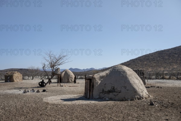 Himba huts, traditional Himba village in the savanna, arid countryside, Kaokoveld, Kunene, Namibia
