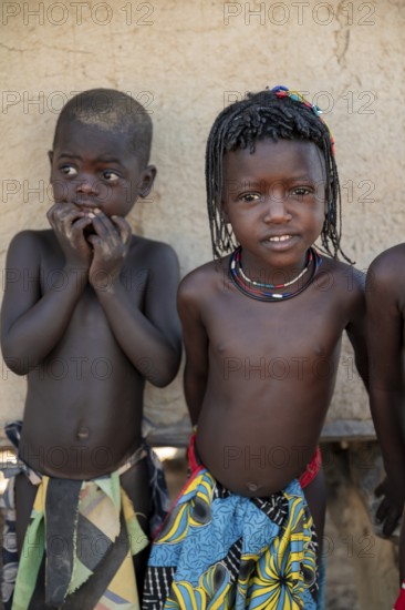 Children, Hakaona tribe also Havakona or Hakawona, near Opuwo, Kunene, Namibia