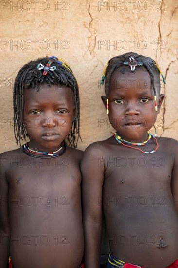 Two children in the village, Hakaona tribe also Havakona or Hakawona, near Opuwo, Kunene, Namibia