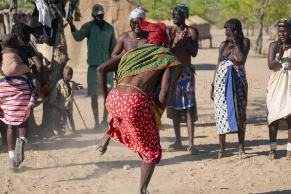 Traditional dance, brightly decorated woman and men from the Hakaona tribe also Havakona or Hakawona, near Opuwo, Kunene, Namibia