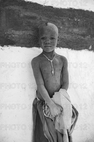 Black and white, portrait, child of the Hakaona tribe, also Havakona or Hakawona, near Opuwo, Kunene, Namibia