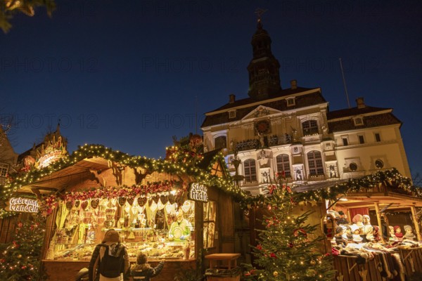 Town Hall, Christmas market, Lüneburg, Lower Saxony, Germany