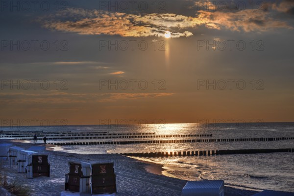 Evening sun on the Baltic Sea beach, Ahrenshoop, Darß, Mecklenburg-Western Pomerania, Germany