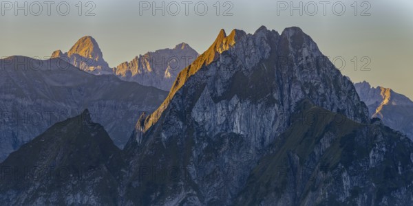Mountain panorama at sunrise from Nebelhorn, 2224 m, to Höfats 2259 m, behind it the Große Krottenkopf illuminated by the morning sun, 2656m Allgäu Alps, Allgäu, Bavaria, Germany
