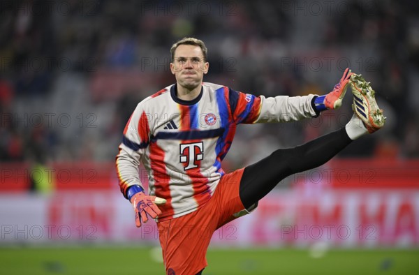Warm-up Training Goalkeeper Manuel Neuer FC Bayern Munich FCB (01) Gesture Gesture dogged Allianz Arena, Munich, Bavaria, Germany