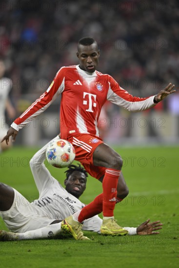 Tackle, action Danny da Costa 1. FSV Mainz 05 (21) against Nicolas Jackson FC Bayern Muenchen FCB (11) Allianz Arena, Munich, Bavaria, Germany