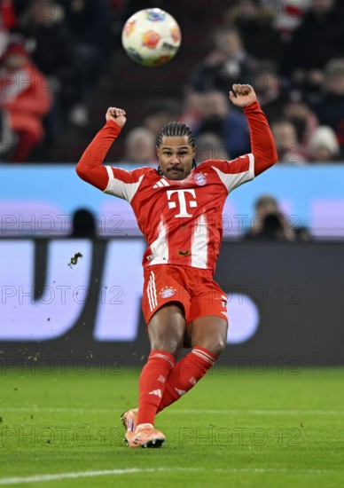 Goal kick Action Goal chance Serge Gnabry FC Bayern Munich FCB (07) Allianz Arena, Munich, Bavaria, Germany