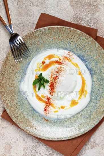 ?ilbir, traditional Turkish breakfast, Turkish eggs with yogurt and butter, homemade, no people