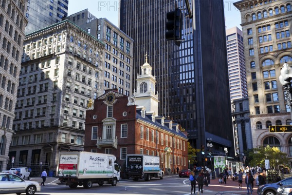 Historic Administration Building, Old State House, walkers, passers-by, truck, colonial style, Washington Street and State Street intersection, Freedom Trail, Financial District, Downtown, Boston, Massachusetts, New England, USA
