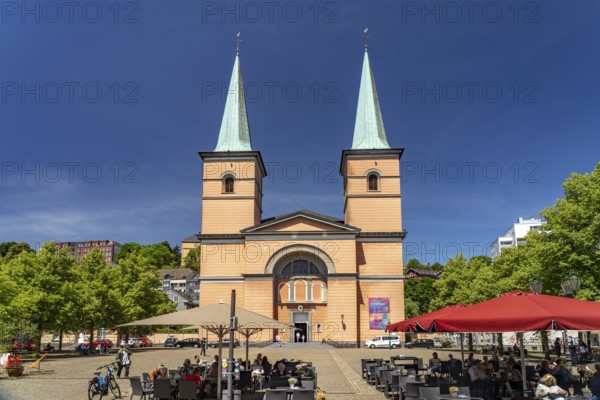 Dining on Laurentiusplatz and the Basilica of St. Lawrence in Elberfeld, Wuppertal, North Rhine-Westphalia, Germany