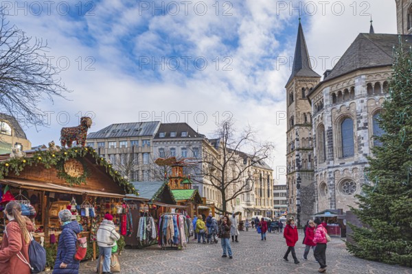 Christmas market at Münsterplatz in Bonn, Germany