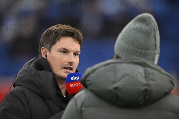 Coach coach Merlin Polzin Hamburger SV HSV portrait in an interview microphone micro logo SKY PreZero Arena, Sinsheim, Baden-Württemberg, Germany
