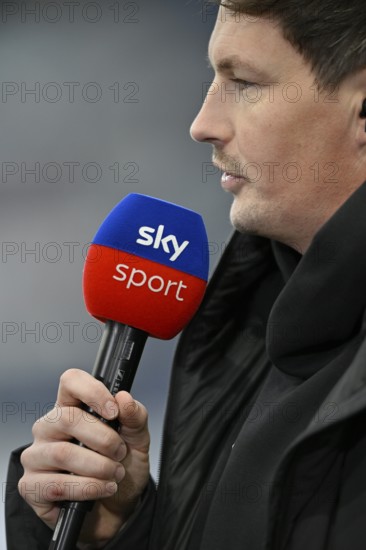 Coach coach Merlin Polzin Hamburger SV HSV portrait in an interview microphone micro logo SKY PreZero Arena, Sinsheim, Baden-Württemberg, Germany