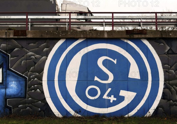 FC Schalke 04 logo at exit number 17 on the A 42 Gelsenkirchen-Schalke motorway with truck, Gelsenkirchen, North Rhine-Westphalia, Germany