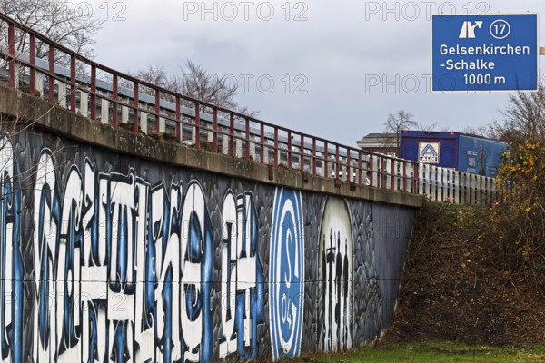 Graffiti at exit no. 17 on the A 42 Gelsenkirchen-Schalke with Aldi trucks, Schalker Meile of FC Schalke 04, Gelsenkirchen, North Rhine-Westphalia