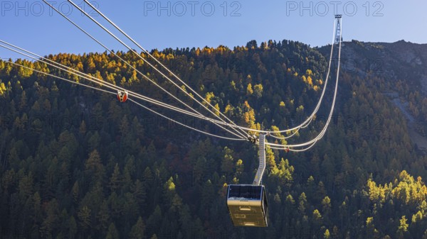 Gondola and cable car route from Grimentz to the Espace Weisshorn mountain station, Val d'Anniviers, Valais Alps, Canton of Valais, Switzerland