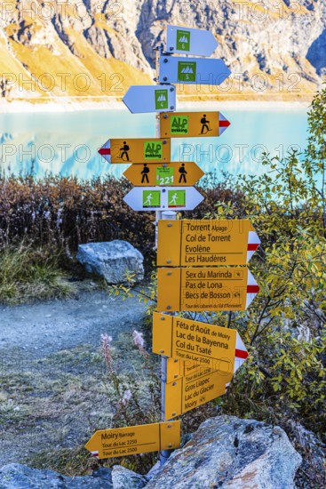 Information boards on trails for hikers and mountaineers, in the back the Lac de Moiry reservoir, Val d'Anniviers, Valais Alps, Canton of Valais, Switzerland