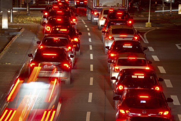 Rote Rückleuchten, Rush Hour, Rheinuferstraße, Cologne, Rhineland, North Rhine-Westphalia, Germany