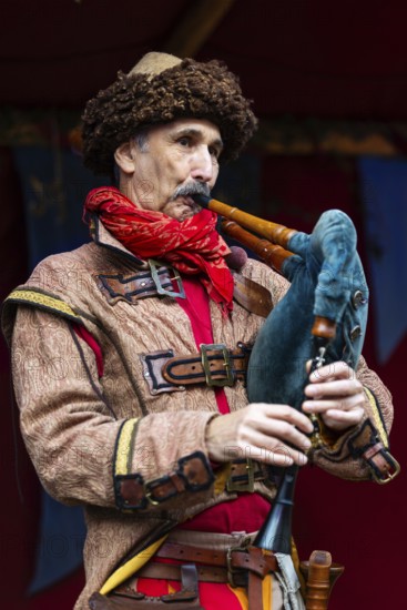 Bagpipers, musician, medieval clothing, medieval market, city of Esslingen, district of Esslingen, Baden-Württemberg, Germany