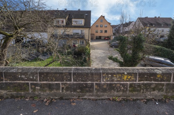 Historic city wall built in the 14th century, old town houses behind, Lauf an der Pegnitz, Middle Franconia, Bavaria, Germany