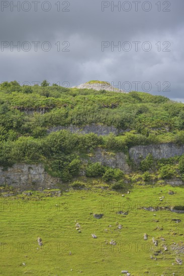 Megalith grave of, Carrowkeel, Templevanny, County Sligo, Ireland