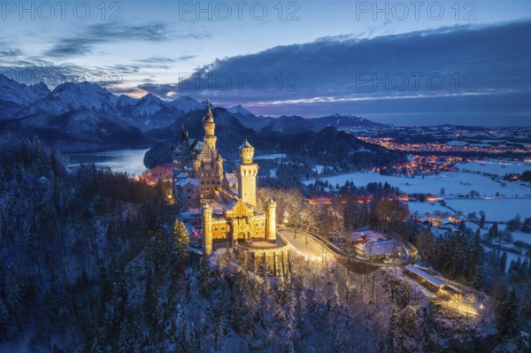 Neuschwanstein Castle illuminated in snowy night landscape, night view, Schwangau near Füssen, Ostallgäu, Allgäu, Bavaria, Germany
