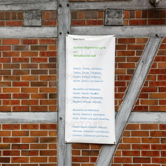 List of various villages in Wendland, poem, banner on a half-timbered wall, façade detail, Schreyahn, Wustrow, Lüchow-Dannenberg, Germany