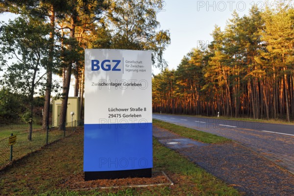 Sign, Gorleben interim storage facility, BGZ Gesellschaft für Zwischenlagerung mbH, facility for interim storage of radioactive waste, nuclear waste, Lüchow-Dannenberg, Wendland, Germany