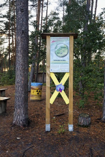 Information board in the forest addresses the final disposal of radioactive waste, solidarity with the protests in Gorleben and Bure, interim storage in Gorleben, Gorlebener Wald, Lüchow-Dannenberg, Wendland, Germany