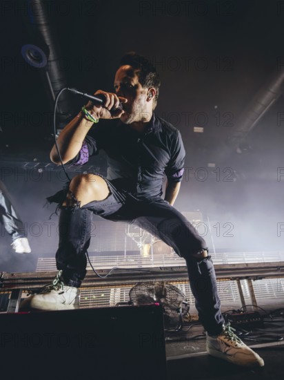 Singer Christoph von Freydorf from Emil Bulls live on X-Mas Bash Tour 2025 at Huxley's New World in Berlin on 05.12.2025