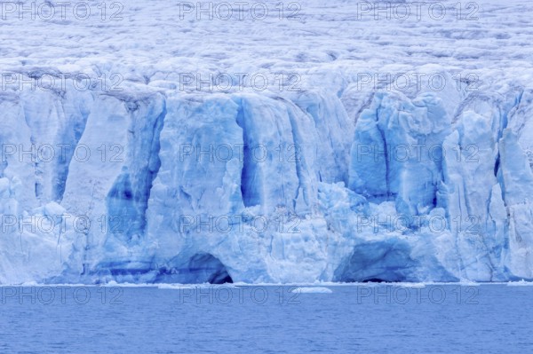 Lilliehöökbreen glacier in summer debouching into Lilliehöök Fjord, Lilliehöökfjorden, branch of Krossfjorden in Albert I Land, Spitsbergen, Svalbard
