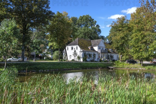 Manor house with pond from 1923, Gut Othenstorf, Othenstorf, Mecklenburg-Western Pomerania, Germany