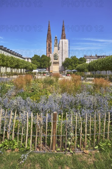 Park, flower bed, plants, wooden fence, Waterloo monument, St. Boniface Catholic Church, scaffolding, renovation, trees, general architecture, blue sky, cirrus clouds, Luisenplatz, Luisenstraße, Wiesbaden, state capital, district-free city, Hesse, Germany