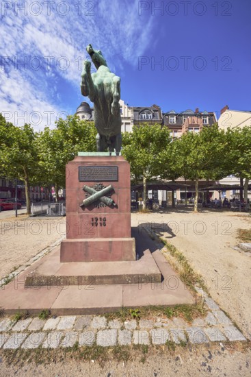 Orange monument, resistance fighter Hermann Kaiser, horse sculpture, trees, general architecture, blue sky, altocumulus clouds, Luisenplatz, Rheinstraße, Wiesbaden, state capital, district-free city, Hesse, Germany